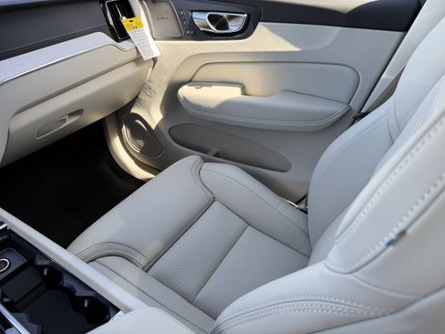 New 2026 Volvo XC60 B5 Ultra w/ Climate Package image 14