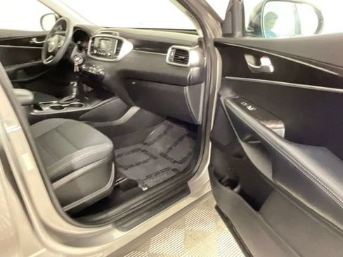 Used 2017 Kia Sorento AWD image 17