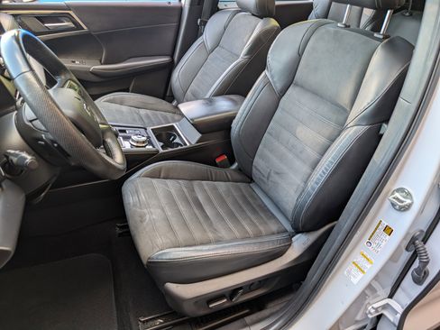 Used 2023 Mitsubishi Outlander SE FWD image 18