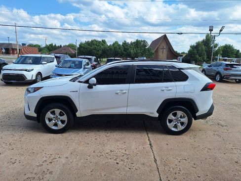 Used 2021 Toyota RAV4 LE AWD/4WD image 4