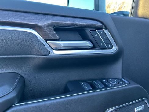 Used 2025 Chevrolet Silverado 2500 LTZ w/ LTZ Premium Package AWD/4WD image 19
