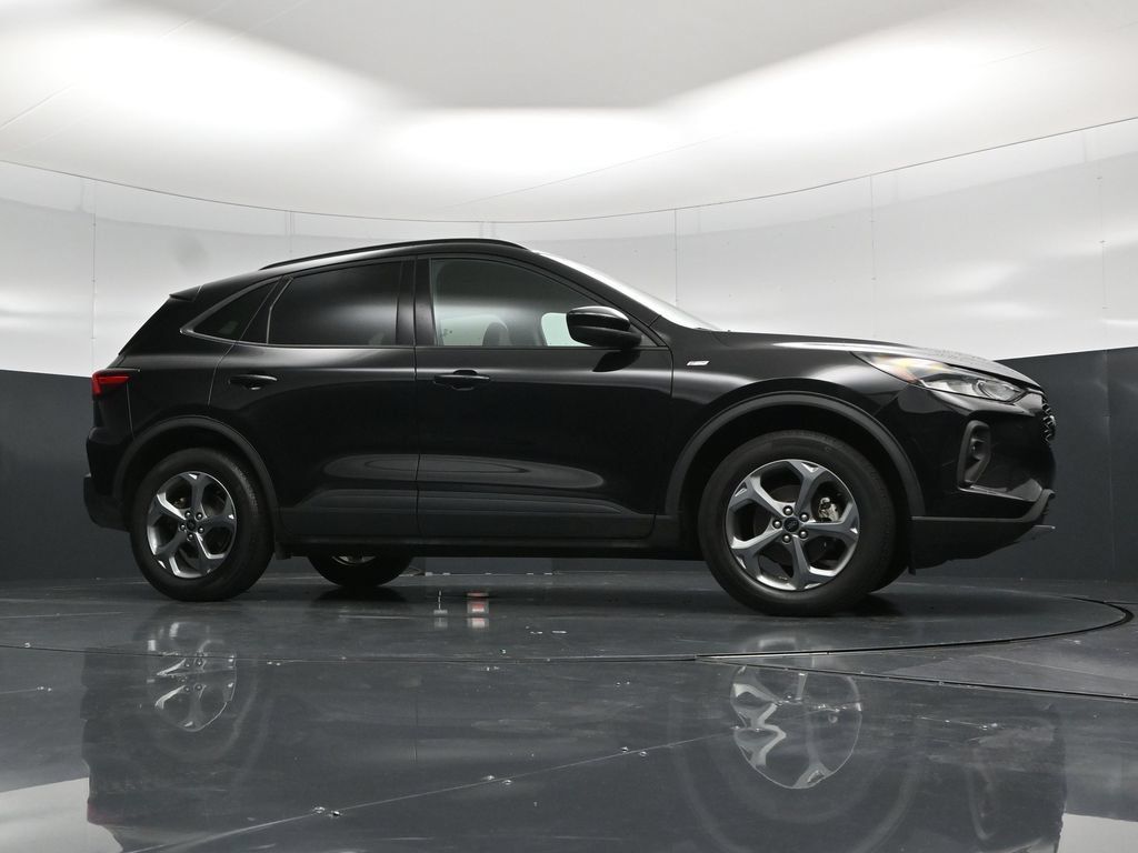 Certified 2025 Ford Escape ST-Line Select AWD/4WD image 44