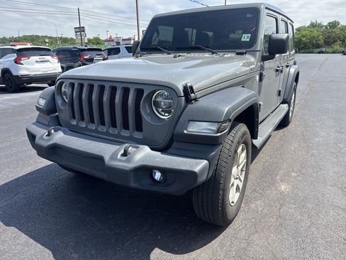 Used 2021 Jeep Wrangler Unlimited Sport w/ Sun And Sound Package AWD/4WD image 10