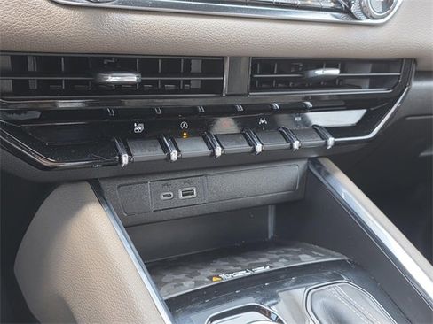 Used 2023 GMC Canyon Denali image 33