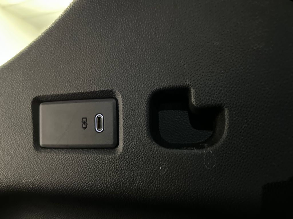 Used 2025 GMC Yukon XL Denali RWD image 41