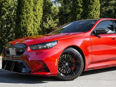 Used 2025 BMW M5 w/ Carbon Package AWD/4WD image 3