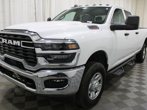 Used 2025 RAM 3500 Tradesman w/ Chrome Appearance Group AWD/4WD image 32