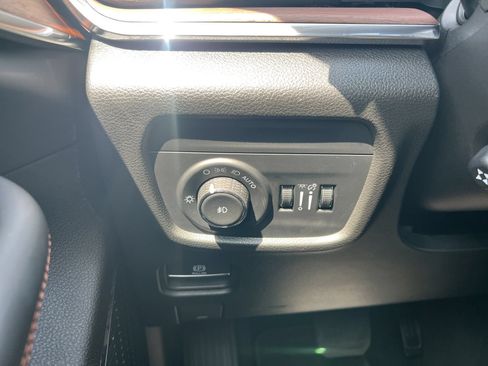 Used 2025 Jeep Grand Cherokee Summit AWD/4WD image 28