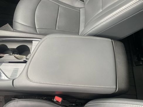 Used 2020 Buick Enclave Essence w/ Sound and Sites Package AWD/4WD image 28