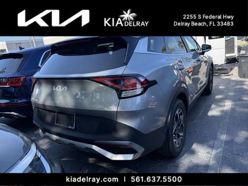 Used 2023 Kia Sportage LX FWD image 2