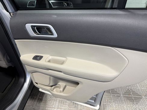 Used 2013 Ford Explorer XLT image 16