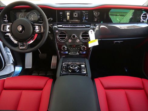 New 2026 Rolls-Royce Cullinan Black Badge image 4