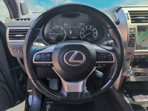 Used 2020 Lexus GX 460 Premium w/ Premium Package image 9