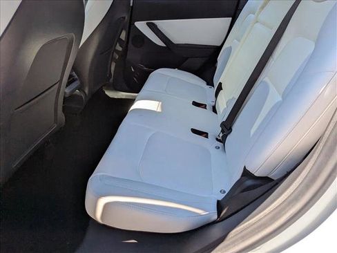 Used 2021 Tesla Model Y Long Range image 16