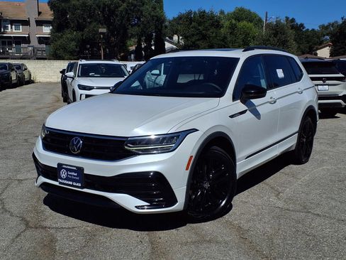 Certified 2022 Volkswagen Tiguan SE R-Line FWD image 27