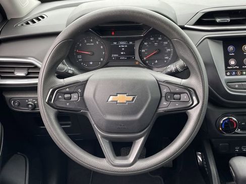 Used 2023 Chevrolet TrailBlazer LT FWD image 12