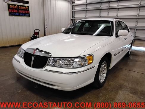 Used 1999 Lincoln Town Car Signature RWD image 4