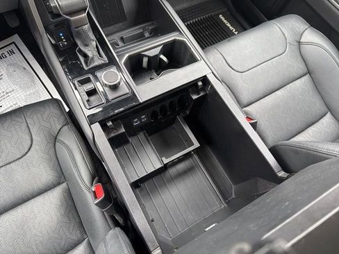 Used 2024 Toyota Tundra Limited image 29