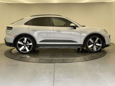 Used 2025 Porsche Macan 4 Electric image 8