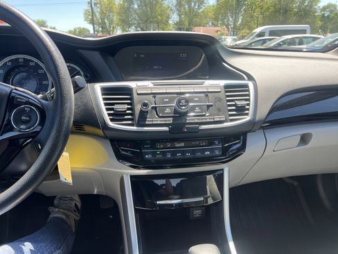 Used 2017 Honda Accord LX image 10