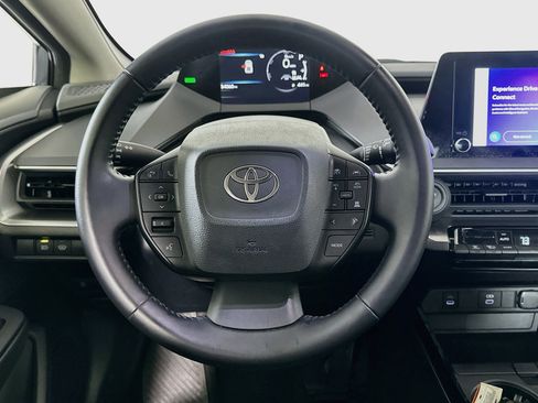 Used 2025 Toyota Prius LE FWD image 18