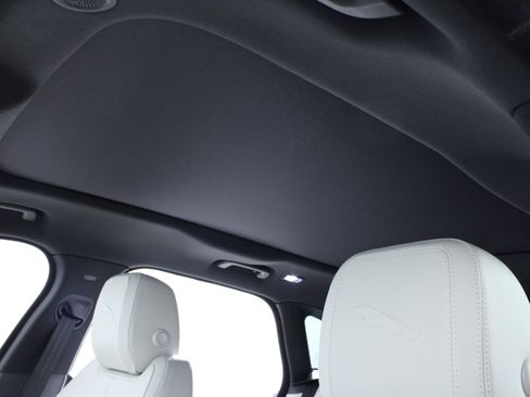 Used 2025 Jaguar F-PACE R-Dynamic S image 31