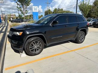 Used 2018 Jeep Grand Cherokee Laredo AWD/4WD video 1