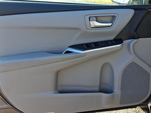 Used 2015 Toyota Camry LE image 11
