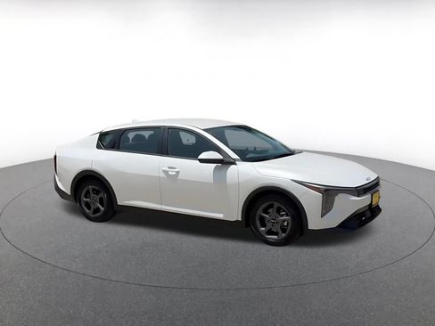 Used 2026 Kia K4 FWD image 2
