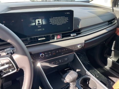 New 2026 Kia Carnival EX image 15