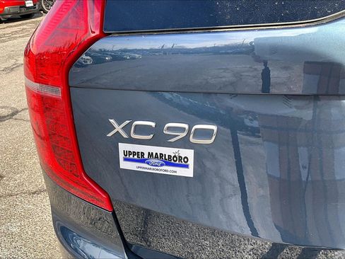 Used 2022 Volvo XC90 T8 R-Design w/ Advanced Package image 8