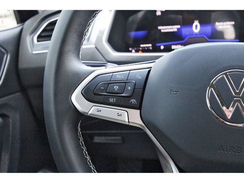 Used 2023 Volkswagen Tiguan SE image 23