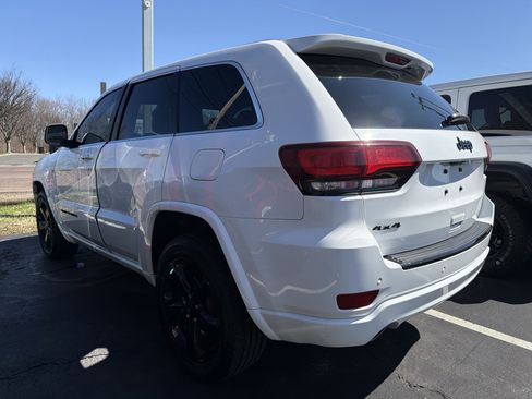 Used 2015 Jeep Grand Cherokee Altitude image 5