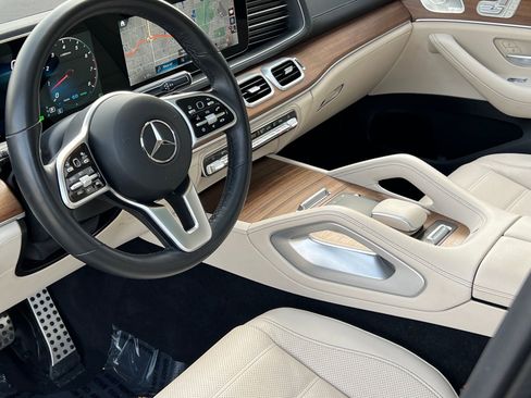 Used 2023 Mercedes-Benz GLS 580 4MATIC image 2