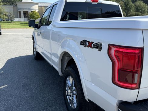 Used 2015 Ford F150 Lariat image 14