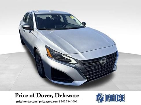 Used 2024 Nissan Altima 2.5 SV FWD image 1