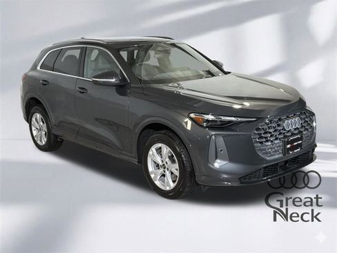 Certified 2025 Audi Q5 Premium w/ Convenience Package image 11