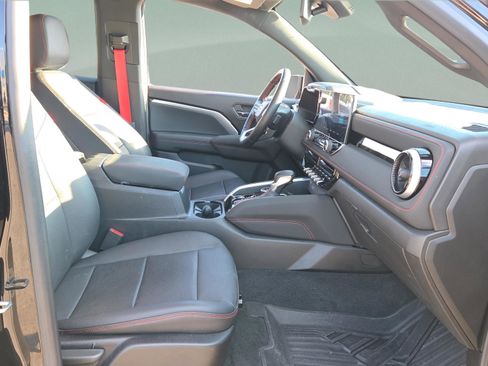 Used 2023 Chevrolet Colorado Z71 w/ Z71 Convenience Package 2 image 17