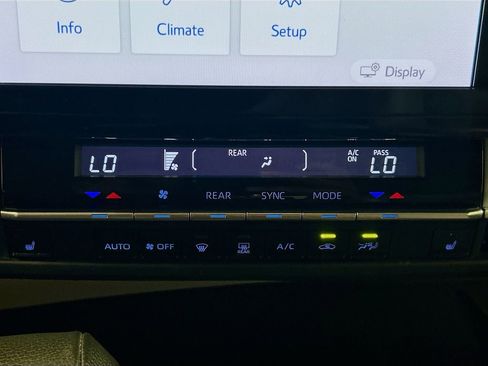 Used 2023 Toyota Sienna XLE FWD image 13