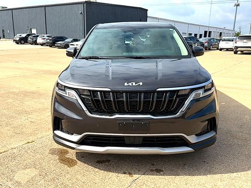 Used 2024 Kia Carnival EX FWD image 3