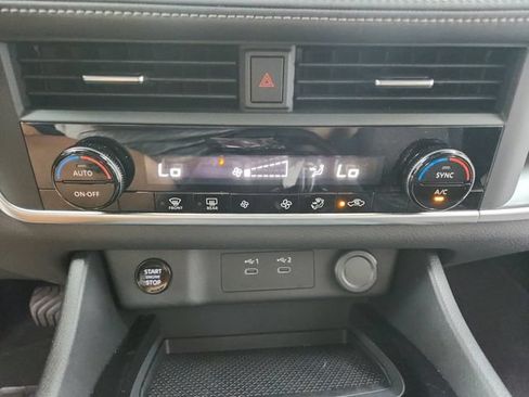 Used 2026 Nissan Rogue SV FWD image 29