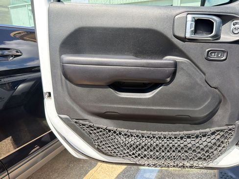 Used 2018 Jeep Wrangler Unlimited Sport S image 3