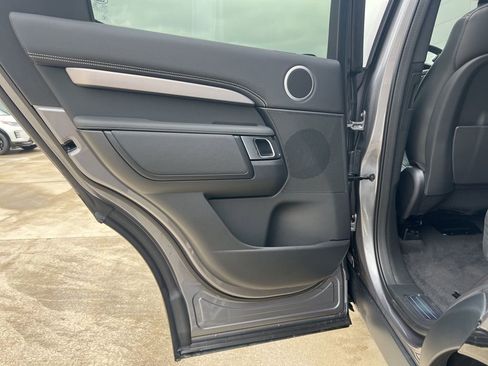 Used 2024 Land Rover Discovery Dynamic SE image 13