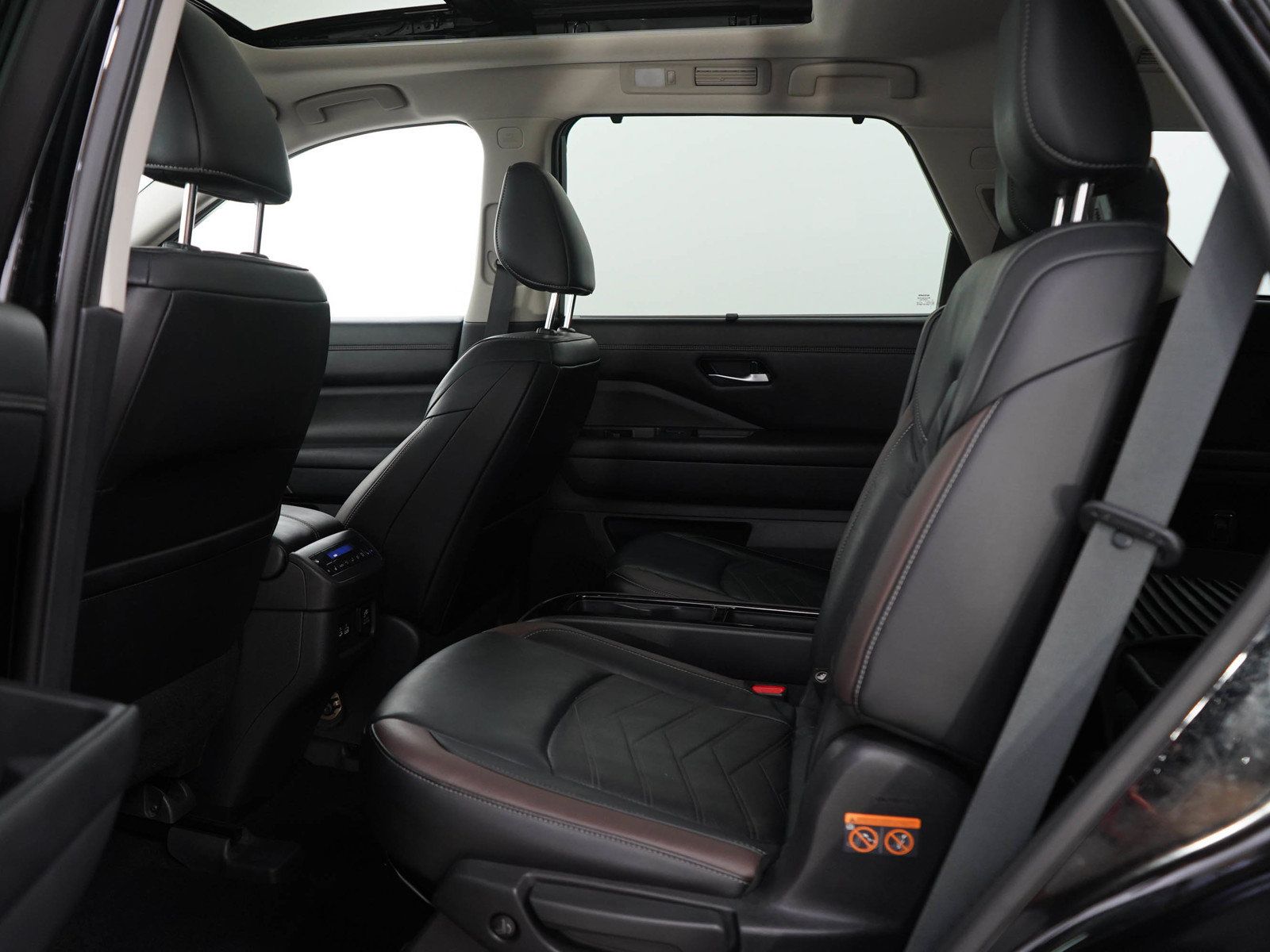 Used 2022 Nissan Pathfinder Platinum AWD/4WD image 18