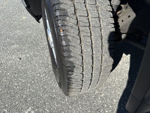 Used 2024 Chevrolet Silverado 2500 LTZ w/ LTZ Premium Package image 35