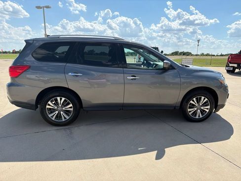 Used 2019 Nissan Pathfinder SL AWD/4WD image 6
