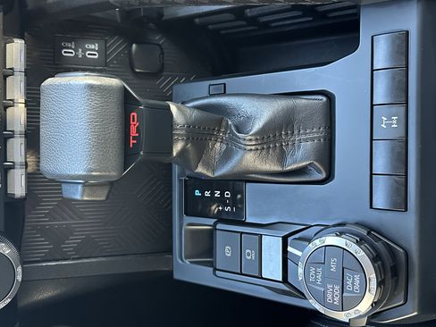 Used 2024 Toyota Tacoma TRD Off-Road image 33