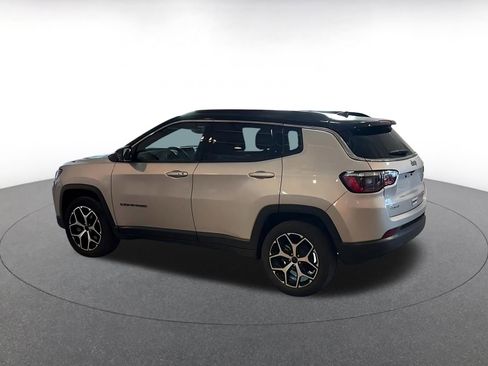 Used 2025 Jeep Compass Limited image 10