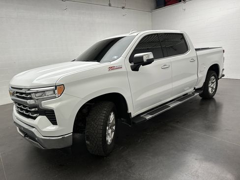 Used 2025 Chevrolet Silverado 1500 LTZ w/ Z71 Off-Road Package AWD/4WD image 5