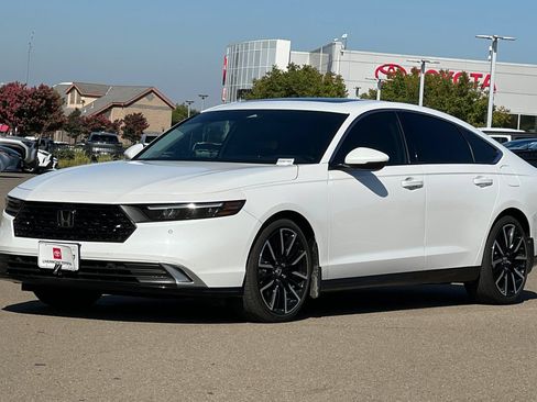 Used 2025 Honda Accord Touring image 8